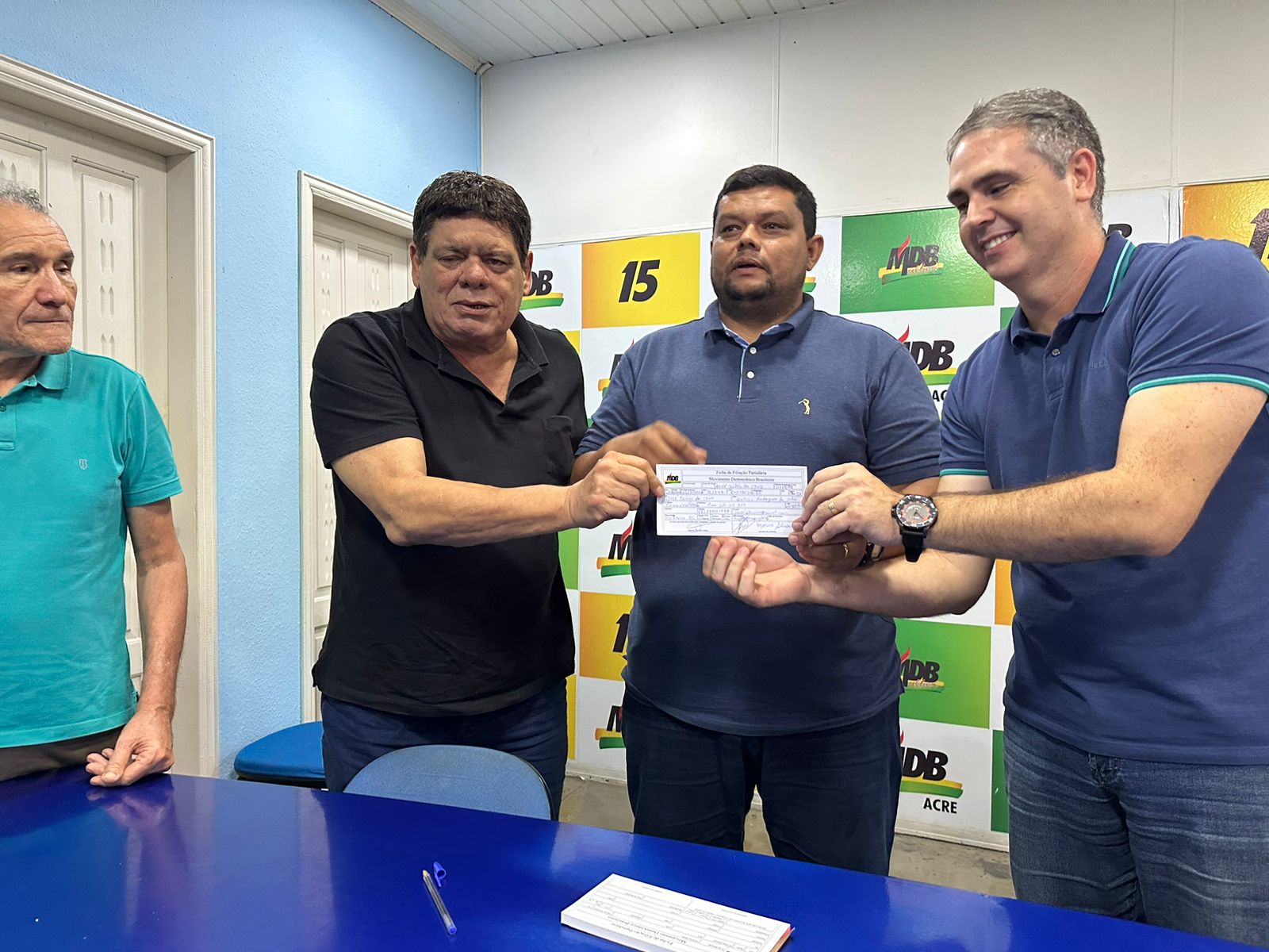 Com a presença de Flaviano e Marcus Alexandre, pastor da Igreja Quadrangular Jessé Cruz se filia ao MDB